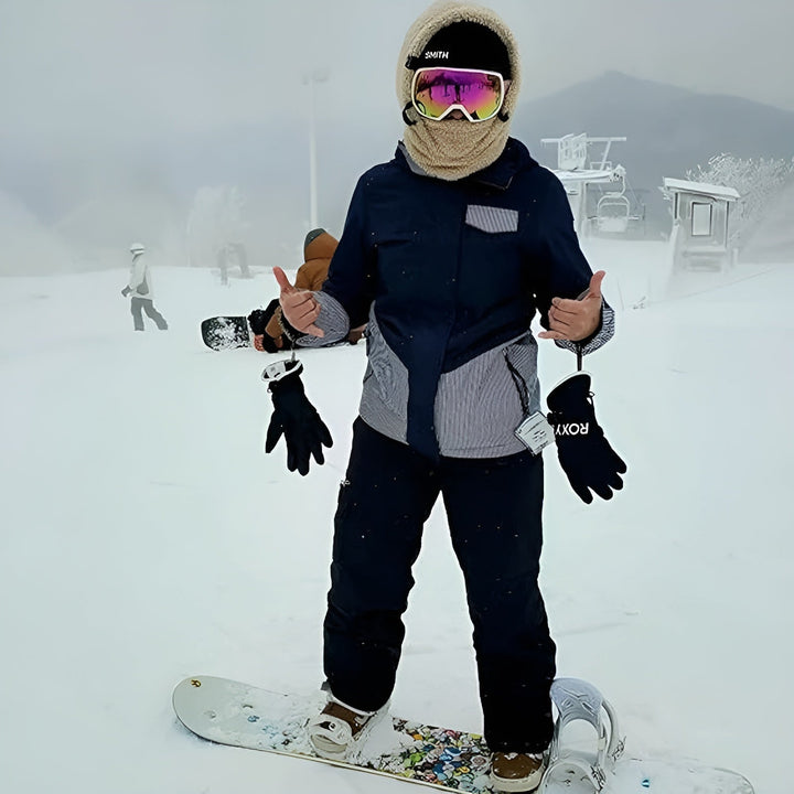 Capuche chaude et respirante, conçue pour le confort et la protection lors des activités hivernales.