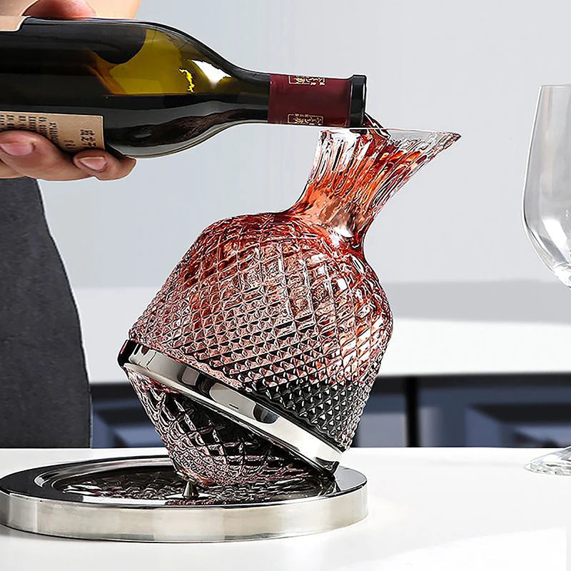 Design exclusif : carafe rotative en cristal pour whisky. Une pièce maîtresse pour votre bar, rehaussant chaque spiritueux.