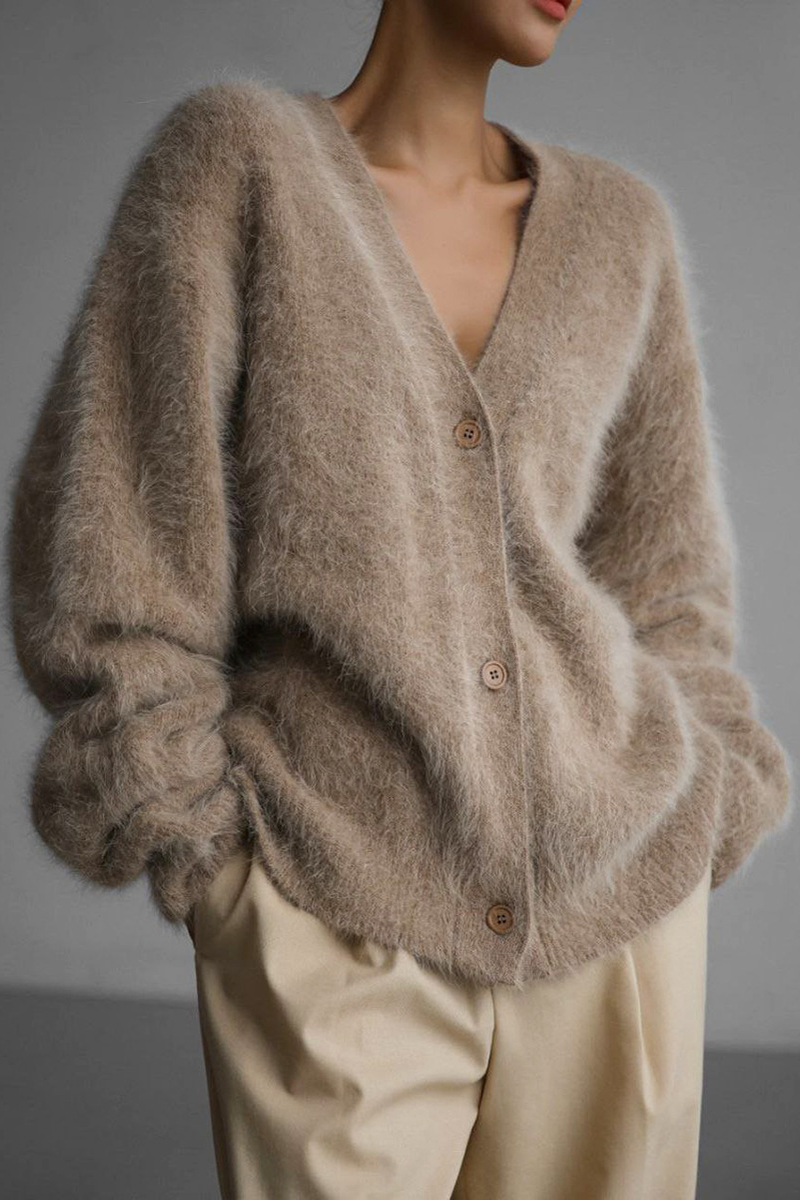 Cardigan ample et doux pour femmes, col en V, boutons, idéal pour les journées fraîches.