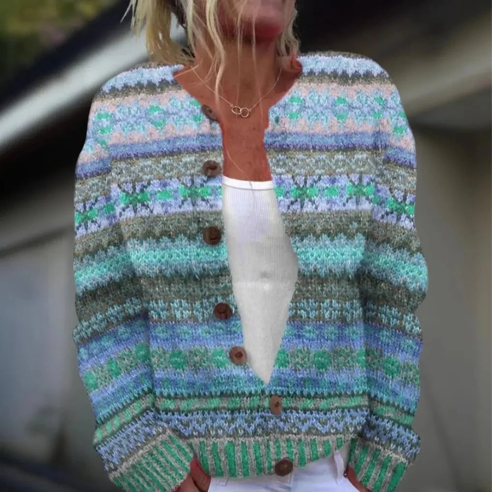 Cardigan femme à motif tendance, vêtement mode élégant ou décontracté, parfait pour toute saison.