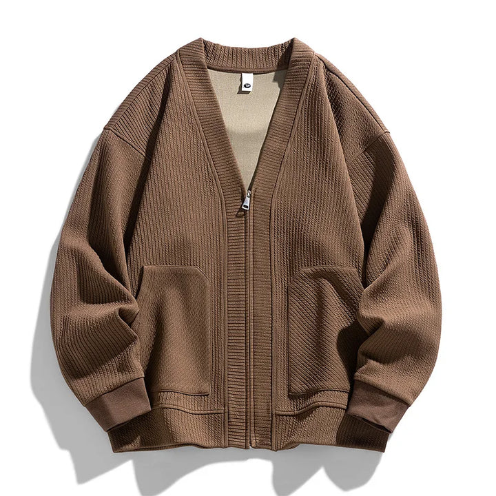 Détail du tissu texturé d'un cardigan homme zippé, offrant chaleur et style au quotidien.