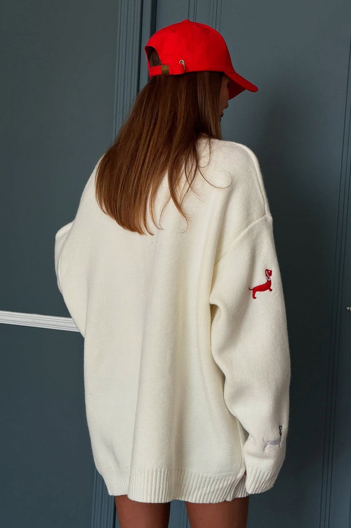 Élégant cardigan femme oversize à col V et boutons, orné d'un charmant motif teckel, idéal pour l'automne.