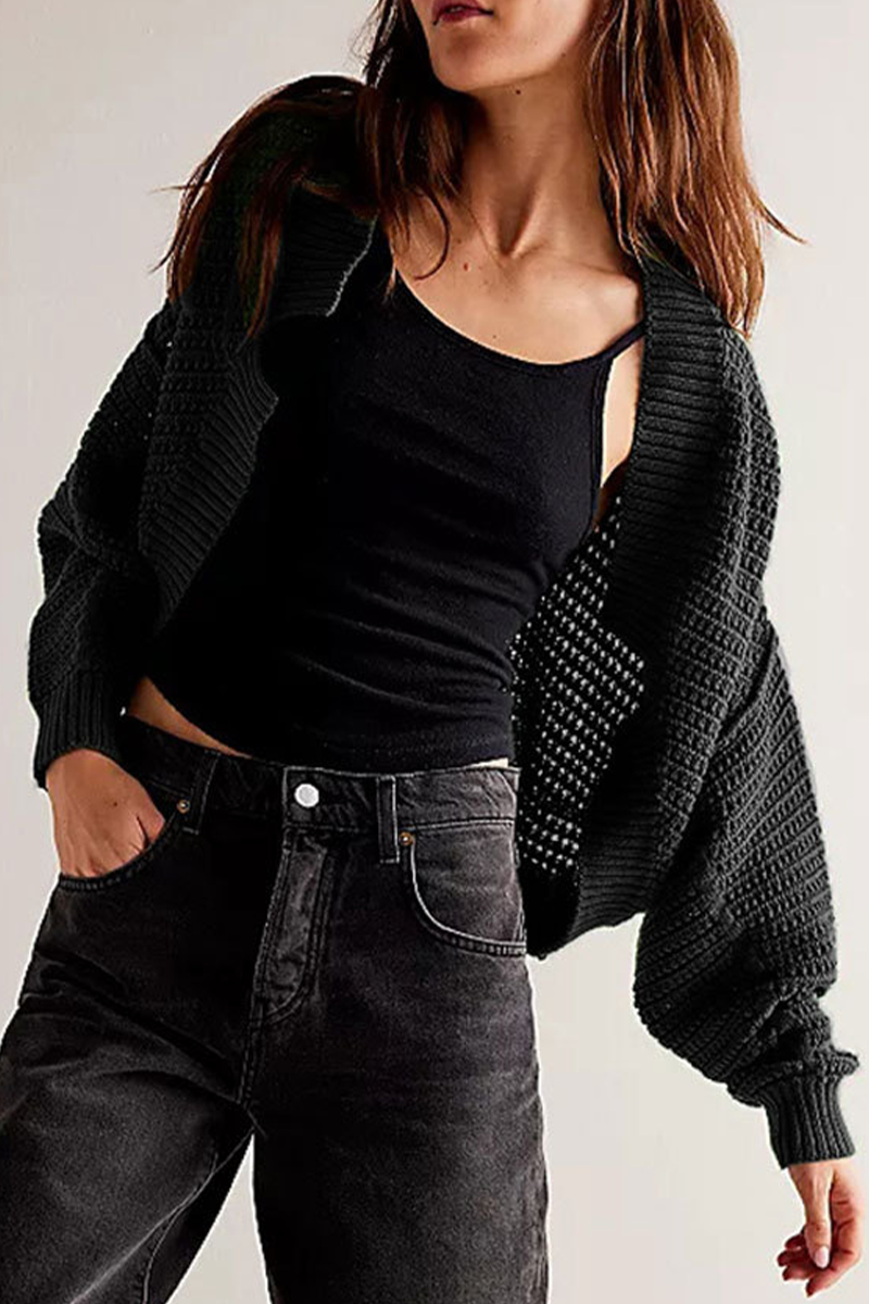 Cardigan élégant femme Solveig pour superposition, motif ajouré, idéal mode décontractée ou chic.