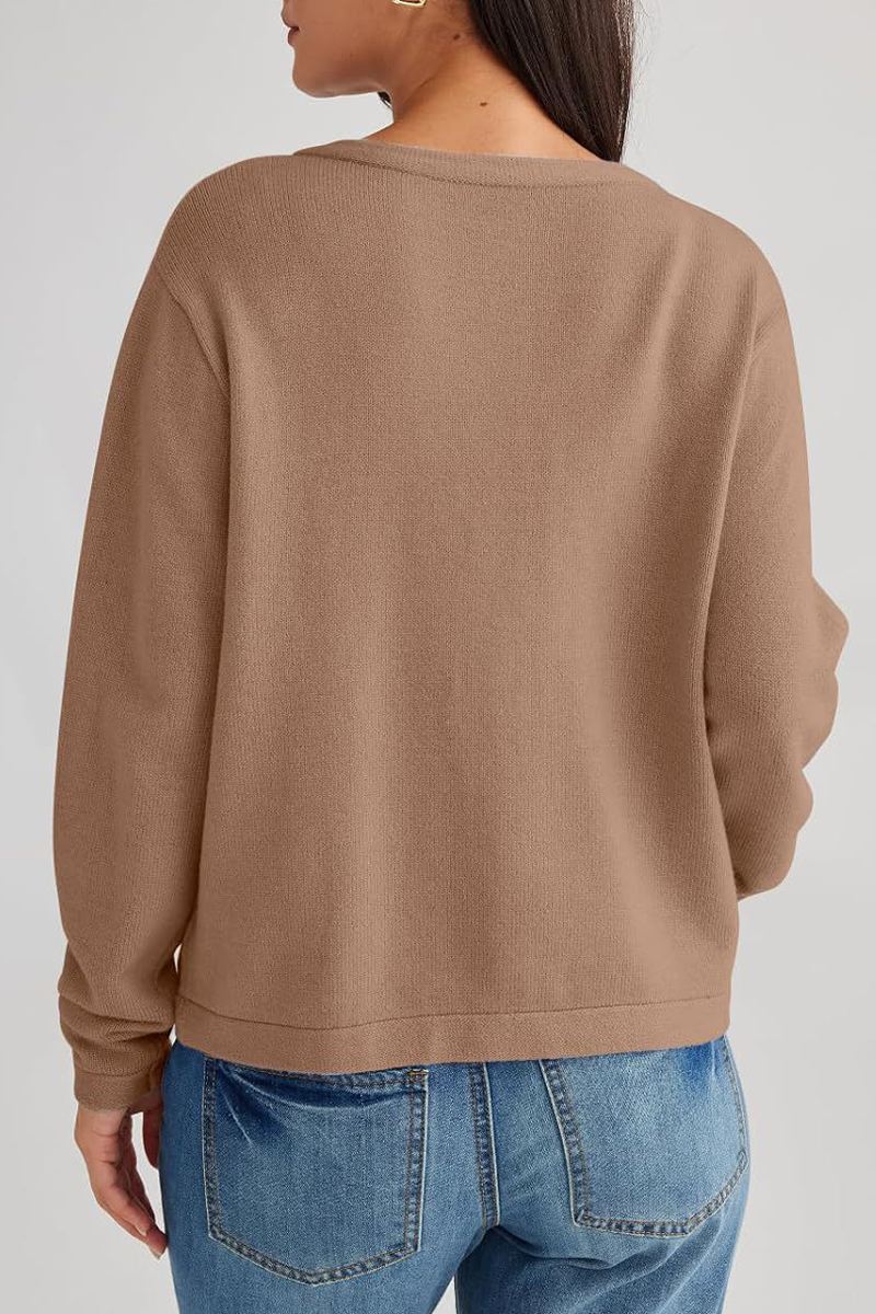 Cardigan féminin Sorelia confortable. Col rond, boutons, poches pratiques. Idéal pour la mode automne.