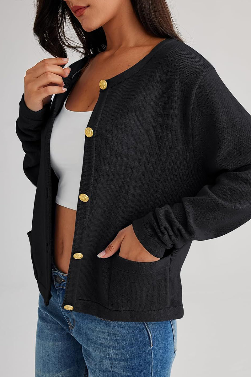 Cardigan femme Sorelia doux et chaud. Col rond, boutons. Vêtement féminin idéal pour le confort automnal.