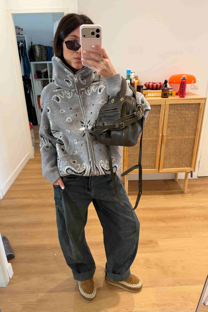 Habillement femme : Veste chaude à motif graphique pour un look décontracté et très confortable.