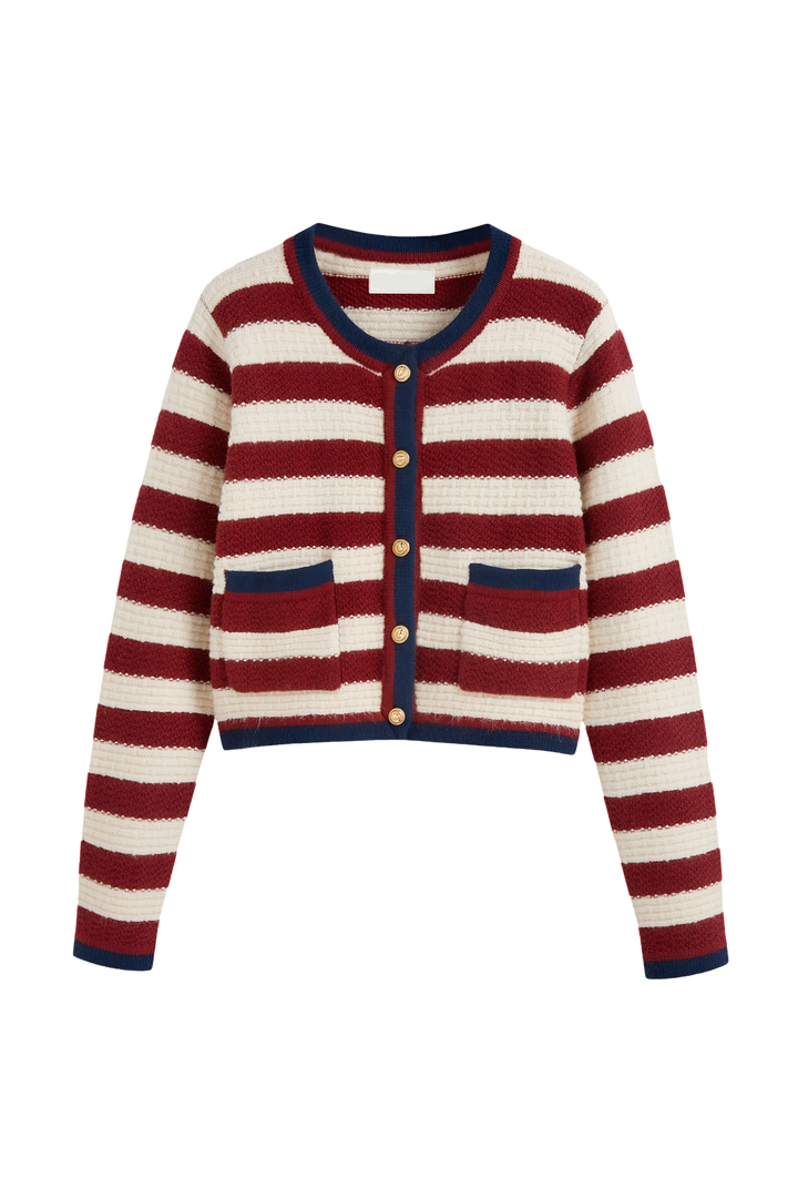 Détail du cardigan femme à rayures fines, col en V et boutons ronds métalliques, idéal pour une mode automne élégante.