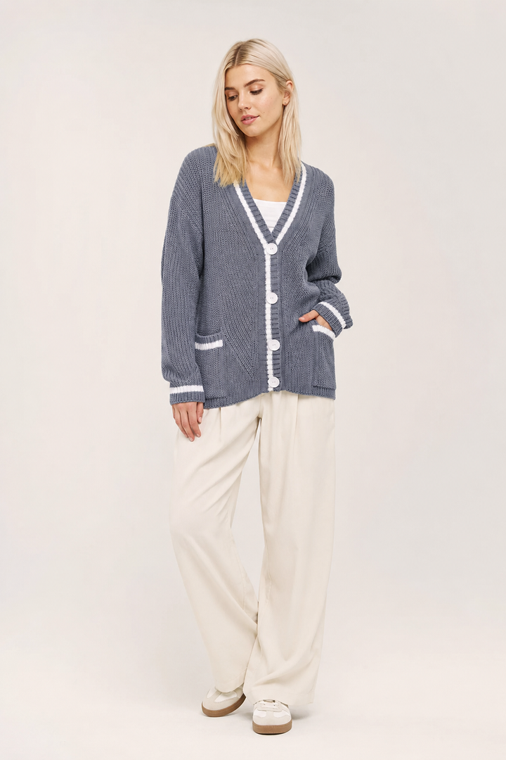 Pull cardigan femme élégant, col V, boutons. Confort chic pour toutes occasions, vêtement mode féminine.