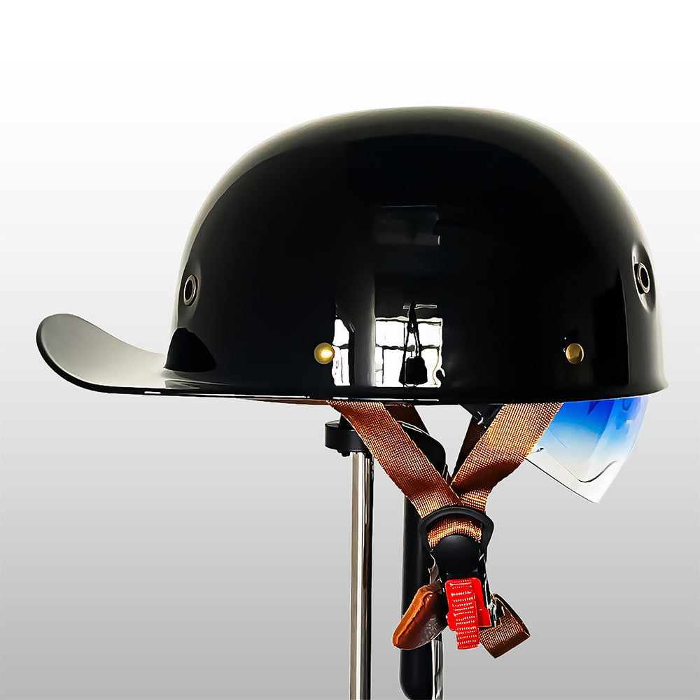 Casque moto léger anti-UV pour motard, style casquette de baseball, offrant confort et sécurité.