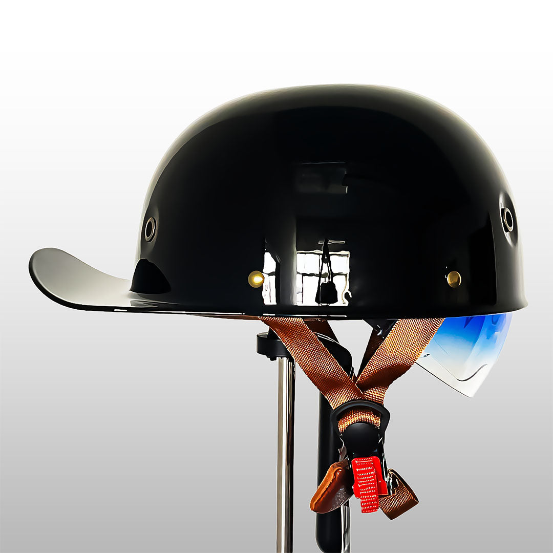 Casque moto léger anti-UV pour motard, style casquette de baseball, offrant confort et sécurité.