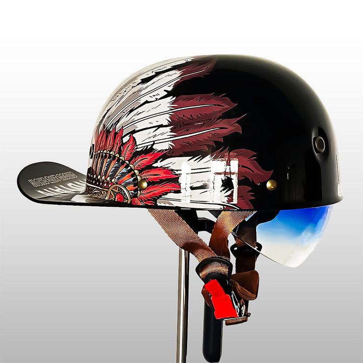Équipement moto essentiel : casque style casquette de baseball unisexe, confort, protection et légèreté.