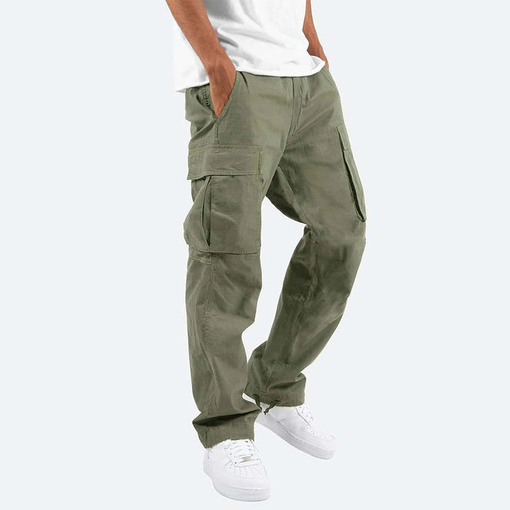 Pantalon cargo homme confortable, style urbain. Multipoches pratiques pour les loisirs et la mode masculine.
