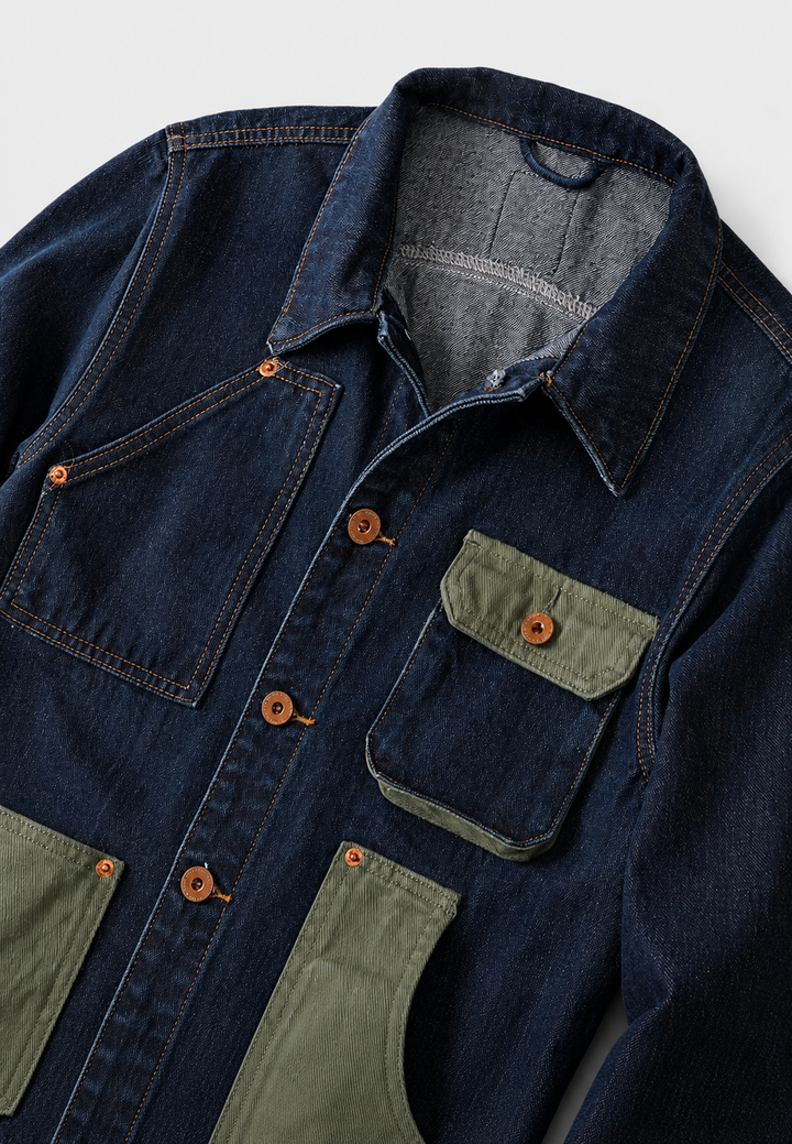 Veste en jean homme bleu marine à multi-poches, parfaite pour la mi-saison. Style décontracté et moderne.