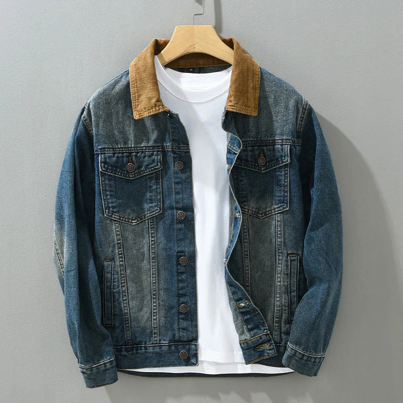 Veste homme style vintage délavé, couleur bleu. Blouson décontracté avec col texturé. Vêtement extérieur mi-saison automne.