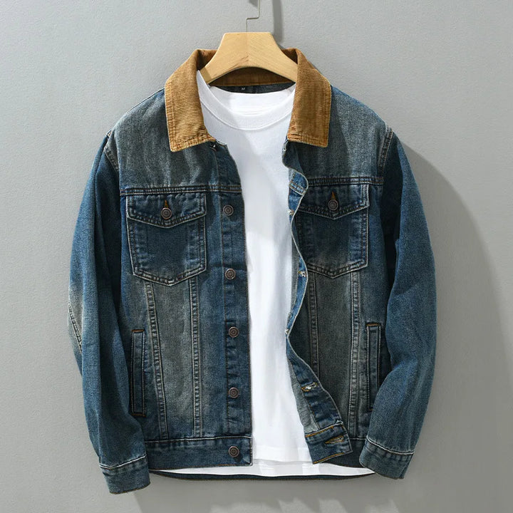 Veste homme style vintage délavé, couleur bleu. Blouson décontracté avec col texturé. Vêtement extérieur mi-saison automne.