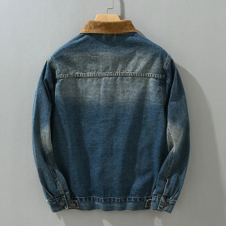 Veste décontractée homme pour automne, style vintage bleu délavé. Blouson mi-saison avec col contrasté texturé.