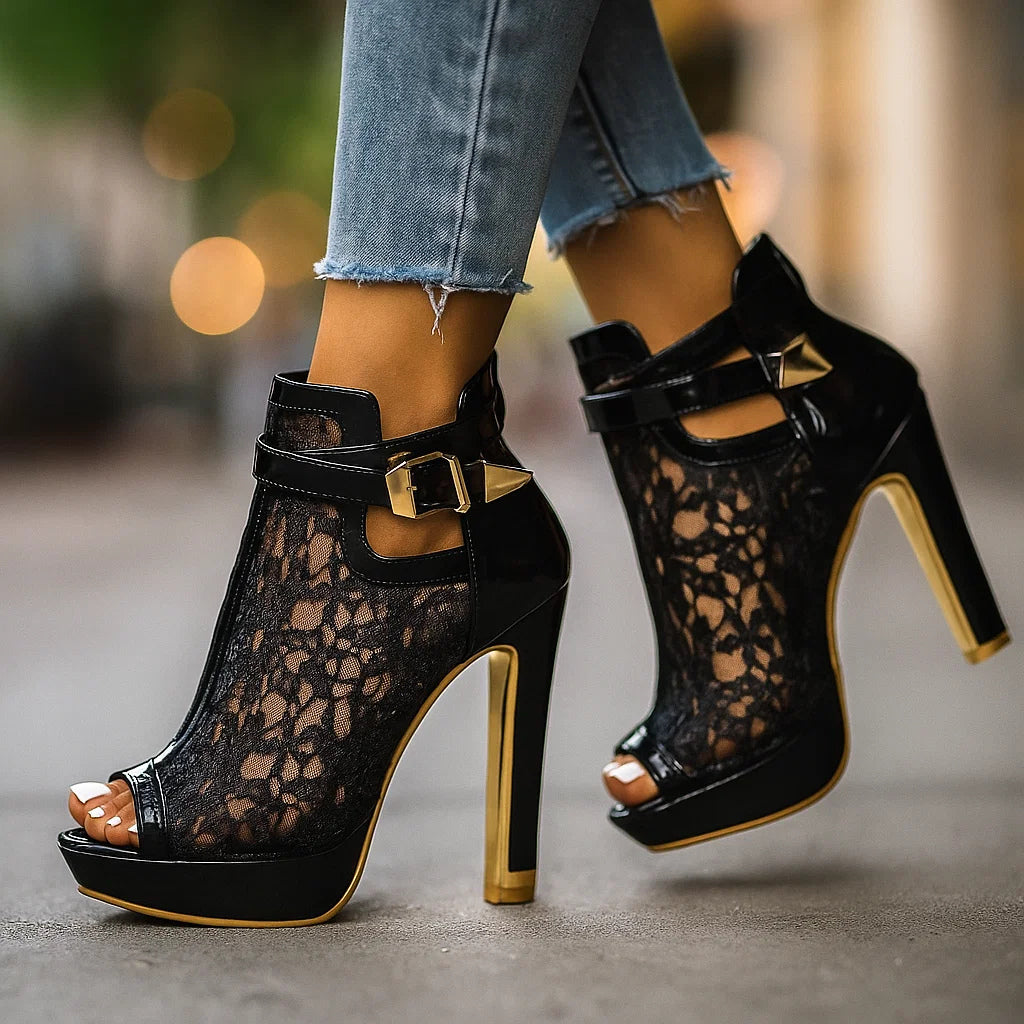 Escarpins femme confortables, dentelle élégante, talons noirs. Chaussures idéales mariage et soirée.