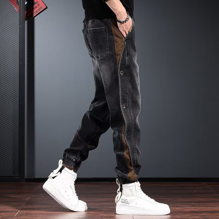 Jeans jogger bleu pour hommes, style décontracté urbain. Ultra confortable avec sa taille élastique.