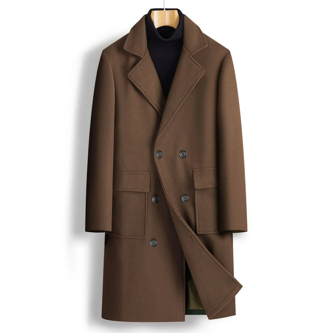 Tissu du manteau homme croisé, texture chaude et élégante, idéal pour un vêtement extérieur hivernal classique.