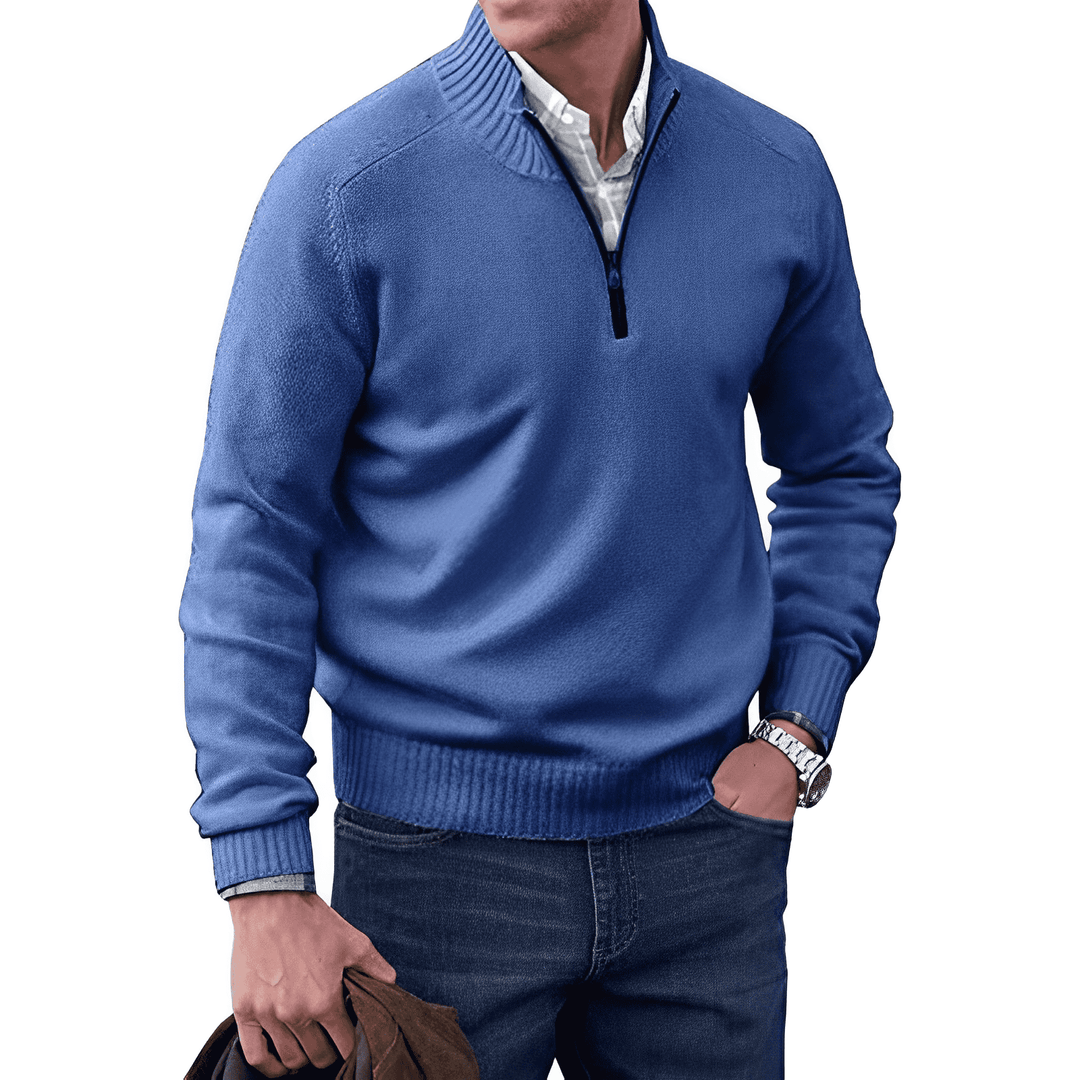 Pull maille homme zippé, col montant doux. Vêtement polyvalent pour un confort et style quotidiens.