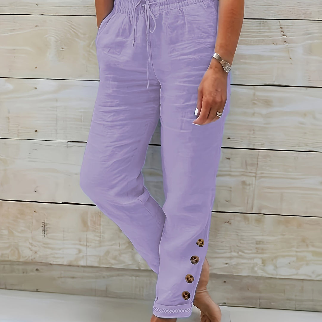 Vue de face d'un pantalon femme coupe droite ajustée, combinant élégance et confort.