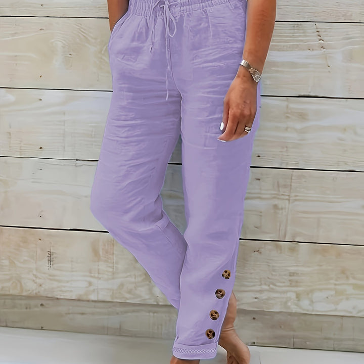 Vue de face d'un pantalon femme coupe droite ajustée, combinant élégance et confort.
