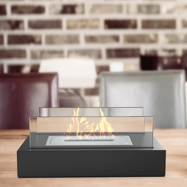 Design épuré du foyer "Sérénité Flamme Luxe", parfait ajout pour une décoration de jardin contemporaine et stylée.