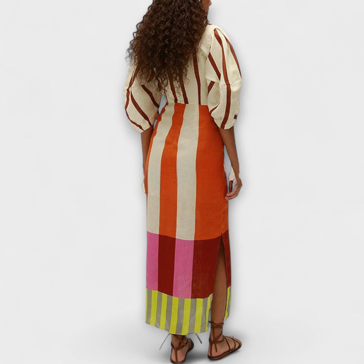 Robe maxi femme casual chic avec découpes et manches bouffantes. Confortable et stylée pour la mode estivale.