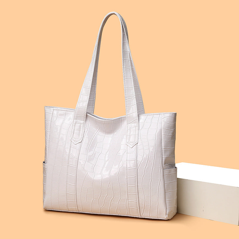 Sac à main femme chic et texturé, idéal comme accessoire de mode pour toutes les occasions.