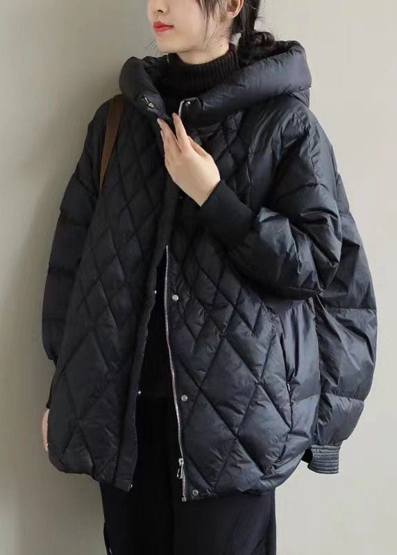 Manteau d'hiver femme zippé, matière douce et chaude pour un confort optimal en ville.