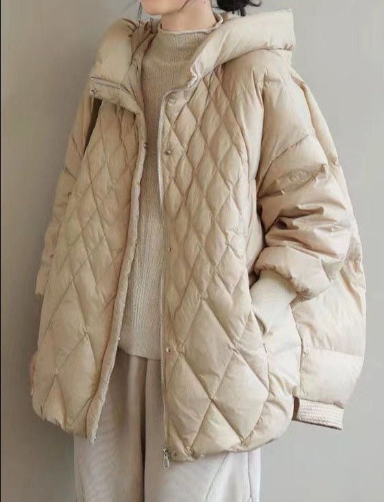 Veste zippée chaude femme élégante, couleur tendance, idéale pour l'hiver et le style urbain.