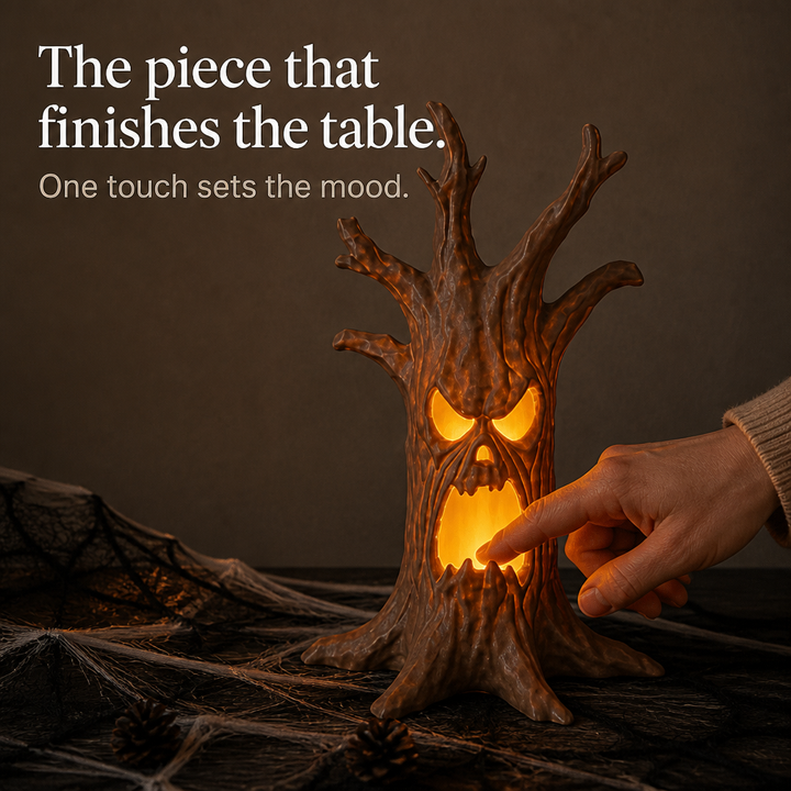 Décoration d'automne et Halloween : tronc d'arbre lumineux avec visage gravé, un incontournable.