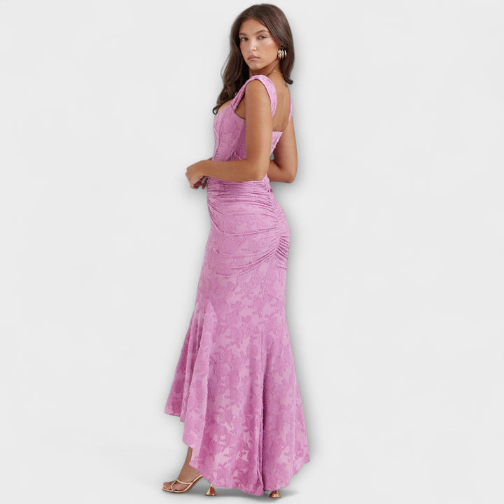 Robe femme longue élégante, design corset, idéale pour cocktail.