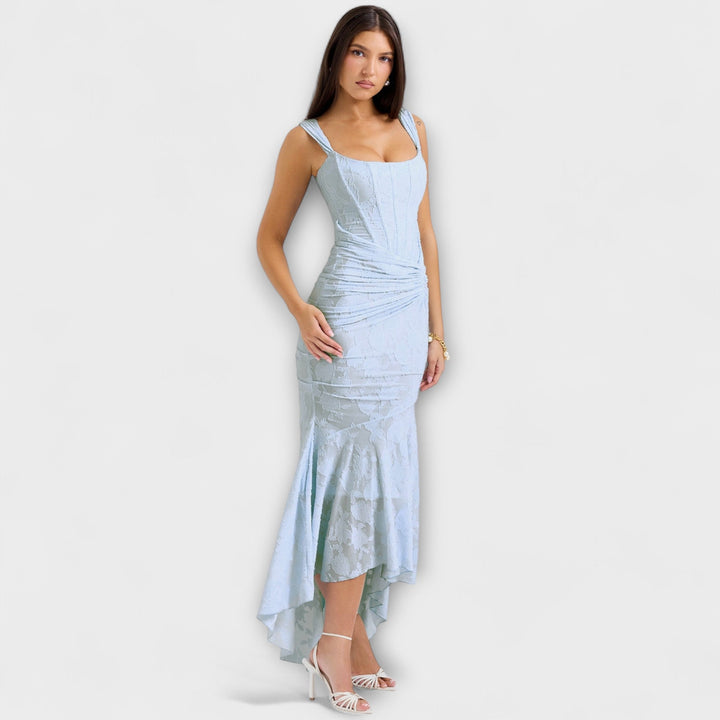 Robe de soirée longue femme, corset raffiné, pour un look distingué.