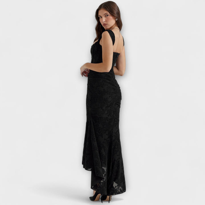Robe femme romantique longue, corset élégant, esprit chic et mode.