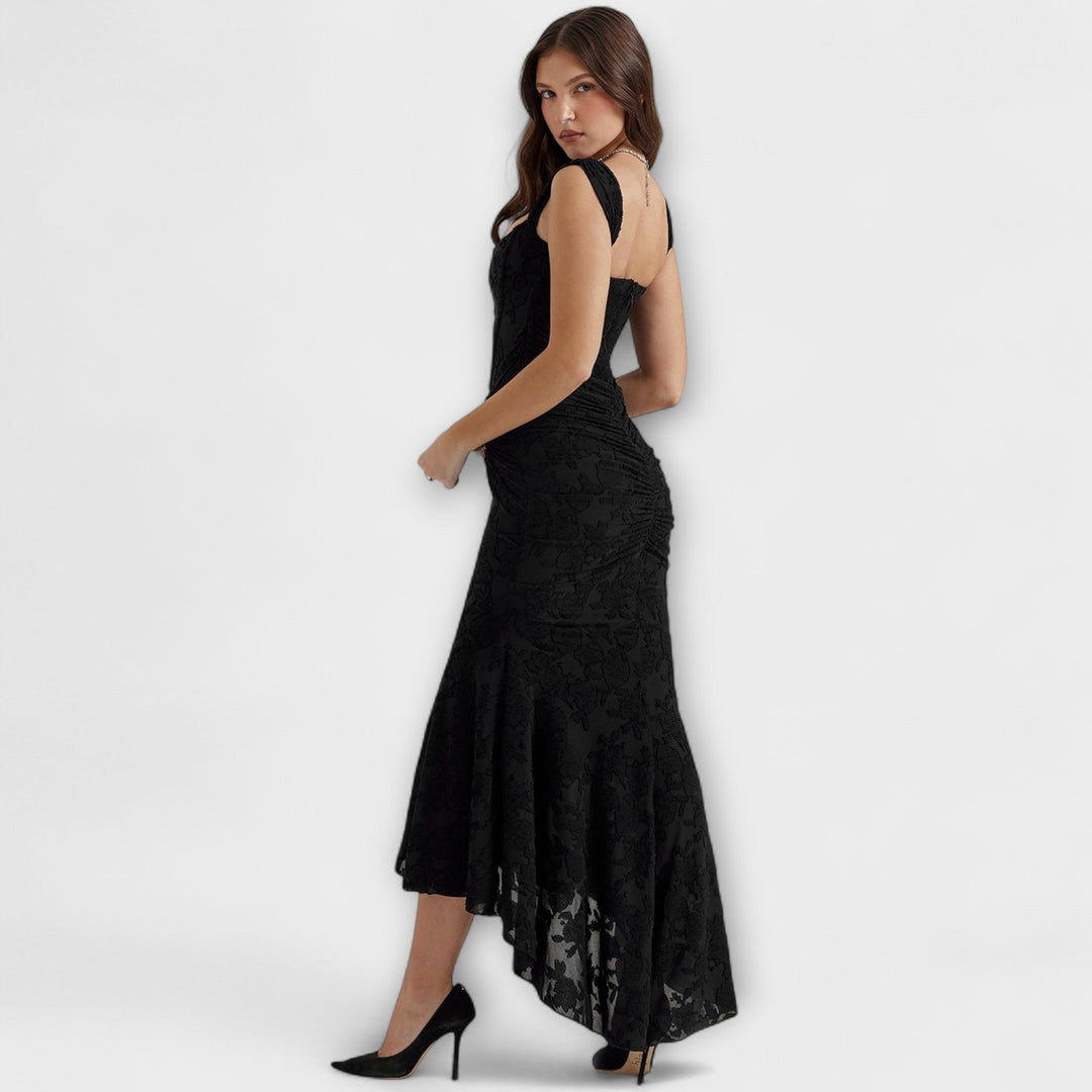Robe femme chic et longue, corset pour un maintien élégant et parfait.
