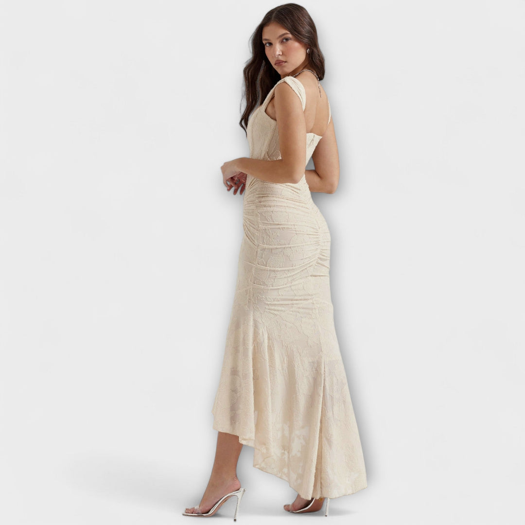 Robe longue femme à corset pour une soirée mémorable, très chic.