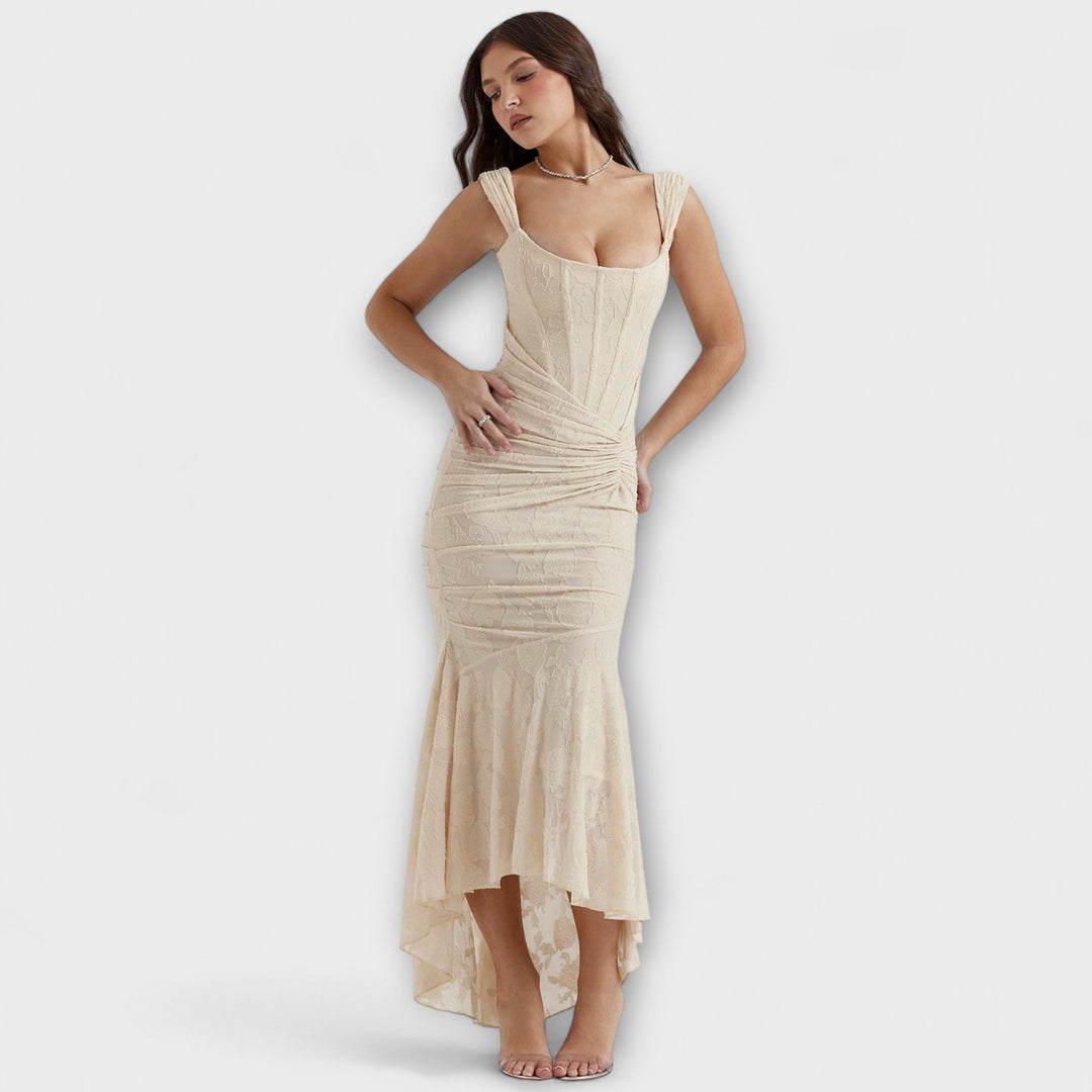 Robe femme élégante longue, coupe corset ajustée, très glamour.