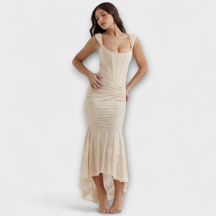 Robe femme élégante longue, coupe corset ajustée, très glamour.