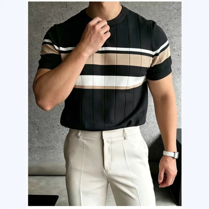 T-shirt homme slim tricoté, style moderne rayé, idéal pour une tenue décontractée et stylée.