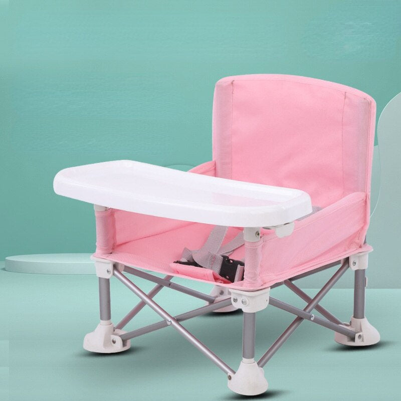 Chaise enfant pliable avec tablette repas. Légère et facile à transporter pour camping et activités extérieures.