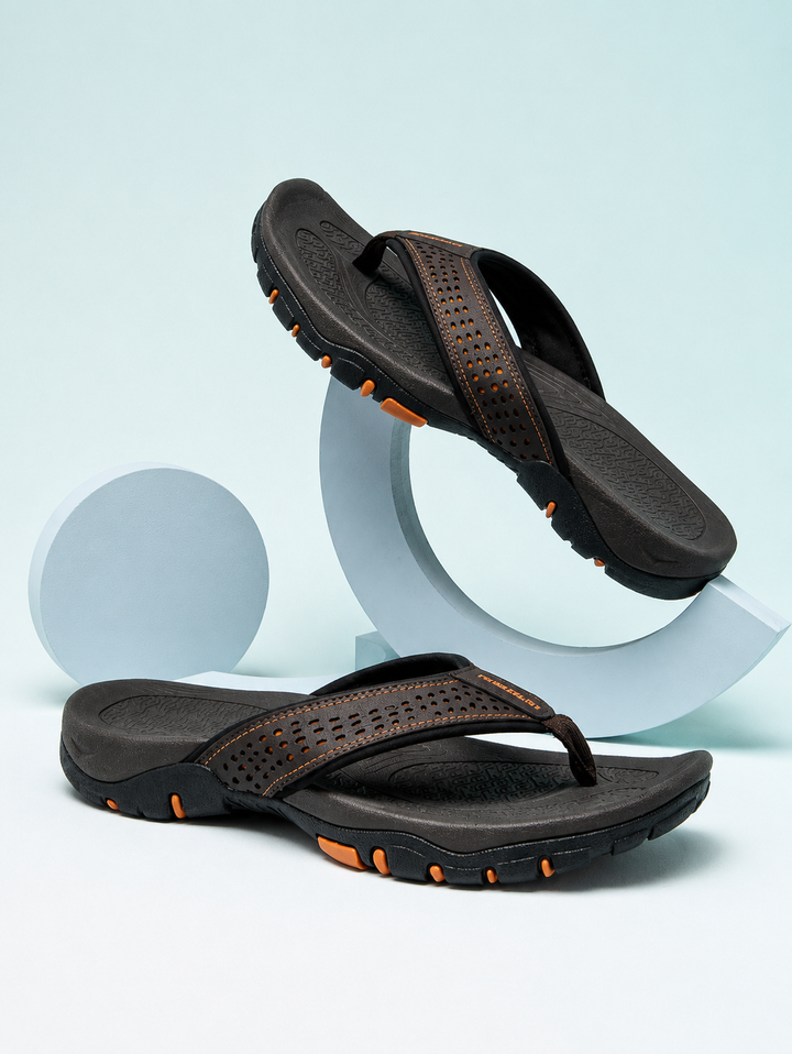 Sandales homme confortables avec semelle antidérapante, conçues pour l'été et la détente.