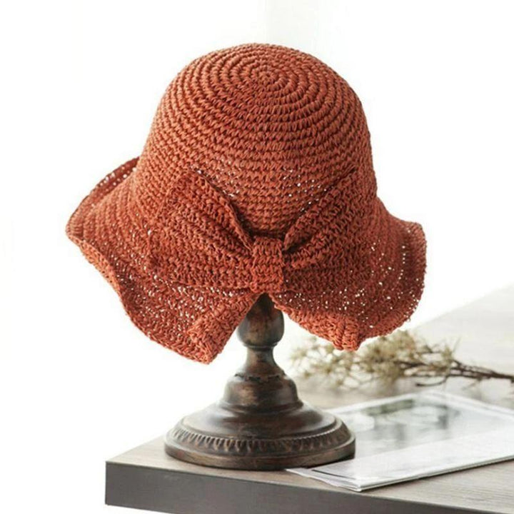 Chapeau élégant pour femme, grand bord et nœud. Idéal pour l'été, la plage et une protection solaire stylée.