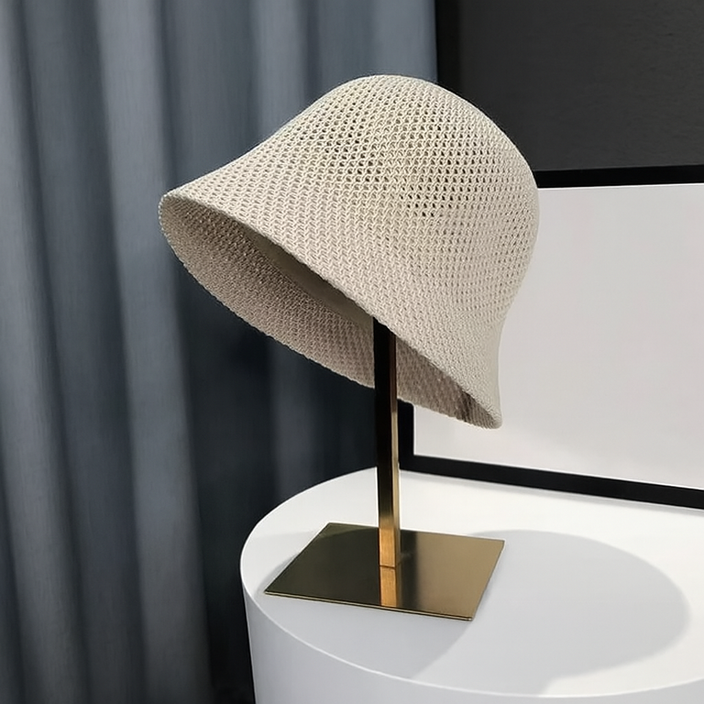 Chapeau d'été femme léger et confortable. Protection solaire anti-UV essentielle pour la plage et les vacances.