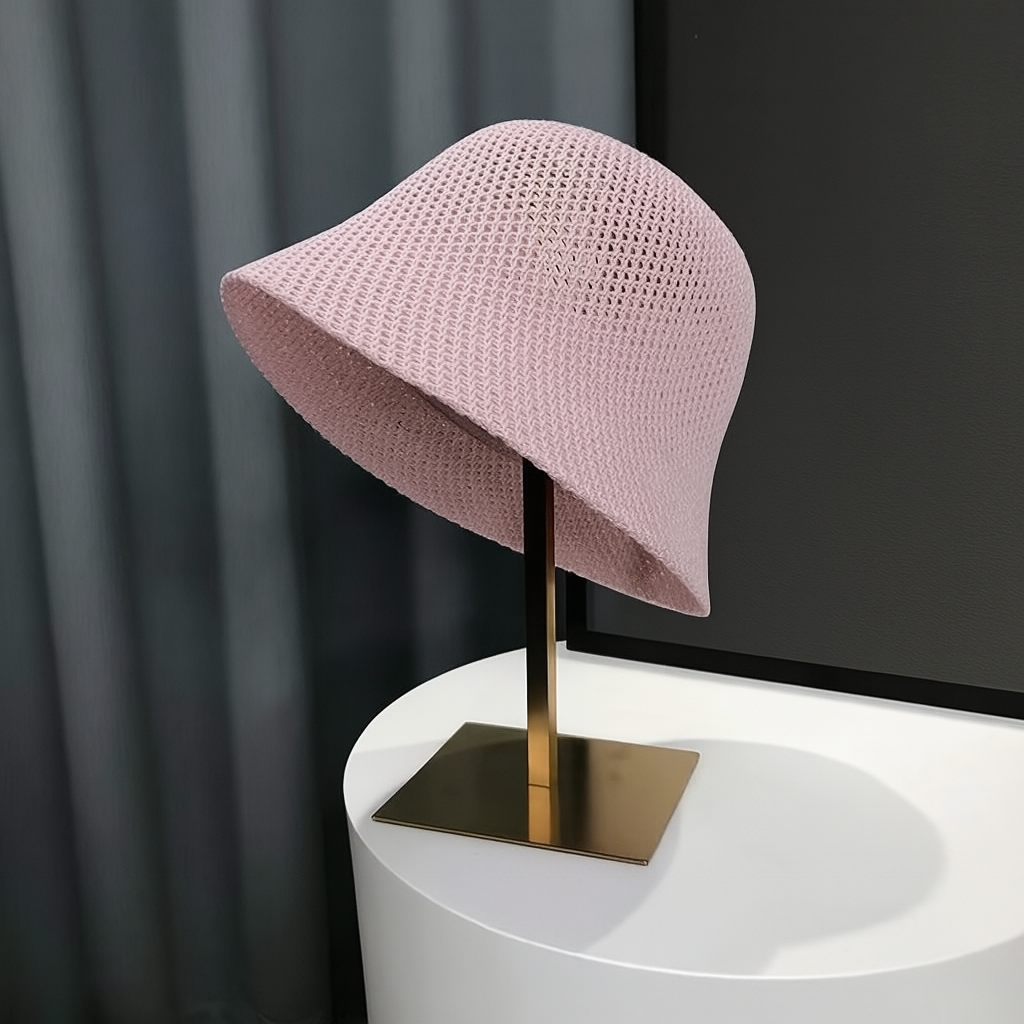 Mode estivale: Chapeau pliable femme anti-UV élégant. Parfait pour voyager, se protéger du soleil avec style.