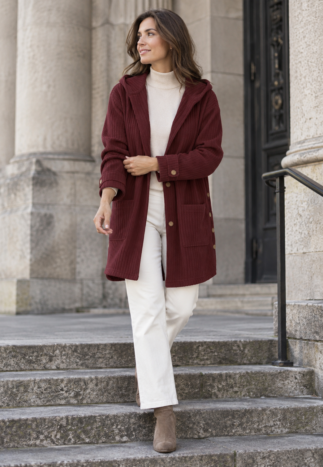 Veste longue femme décontractée à capuche et boutons, parfaite pour l'automne. Confortable et élégante.