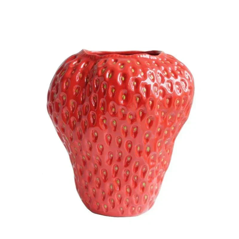 Vase décoratif en céramique, forme fraise distinctive, apporte une touche d'originalité à l'intérieur.