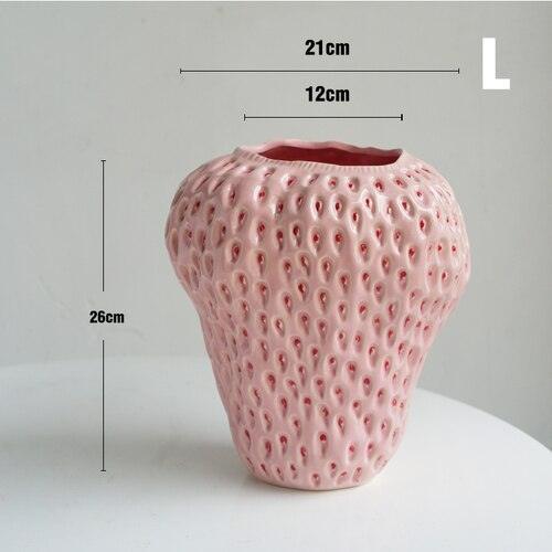 Magnifique vase décoratif en céramique rouge fraise. Parfait pour égayer et embellir votre intérieur.
