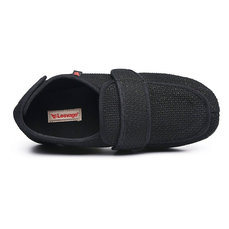 Chausson femme en maille hygiénique, ultra confortable pour pieds larges, doté d'un scratch pratique et sécurisant.