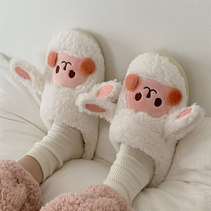 Pantoufles douillettes fantaisie en forme d'animal pour toute la famille, chaudes et antidérapantes.